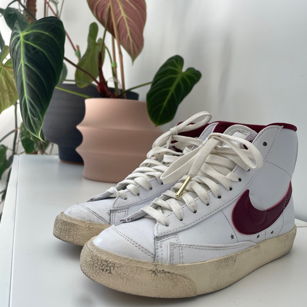 Nike Women's Blazer Mid '77 SE Shoes